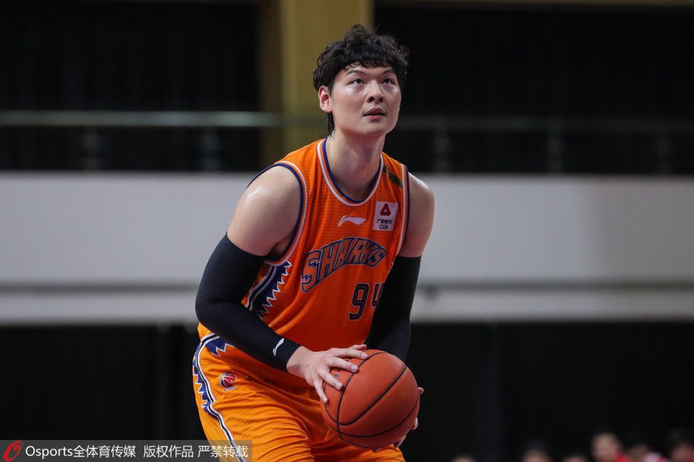 因为公司的公务比较多，所以她中午一般不会折腾回家吃饭，都是在公司吃外卖